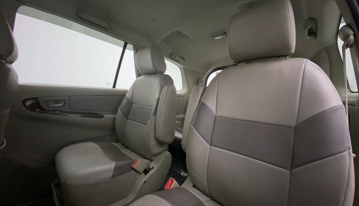 2013 Toyota Innova 2.5 VX 7 STR, Diesel, Manual, 79,391 km, Right Side Rear Door Cabin