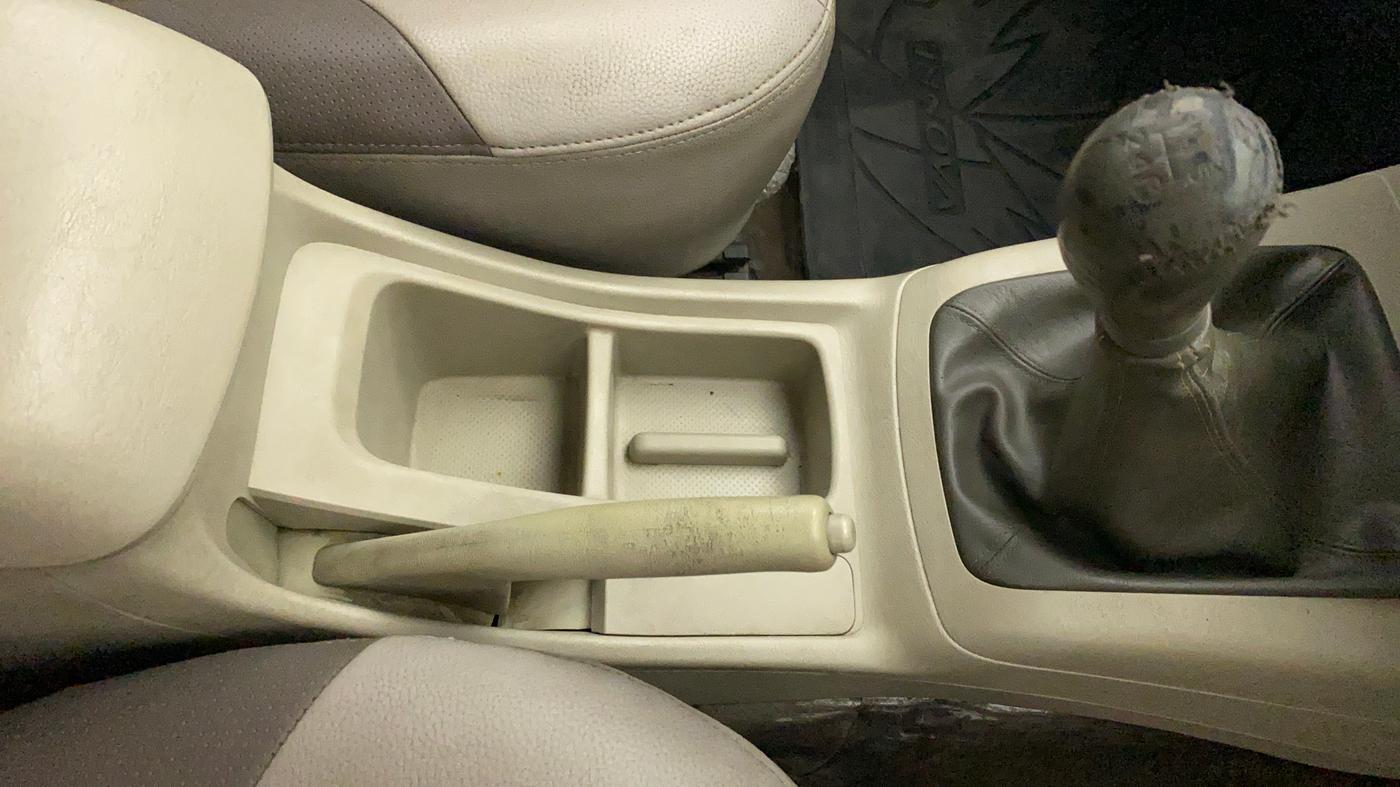 2013 Toyota Innova 2.5 VX 7 STR, Diesel, Manual, 79,391 km, Gear Lever
