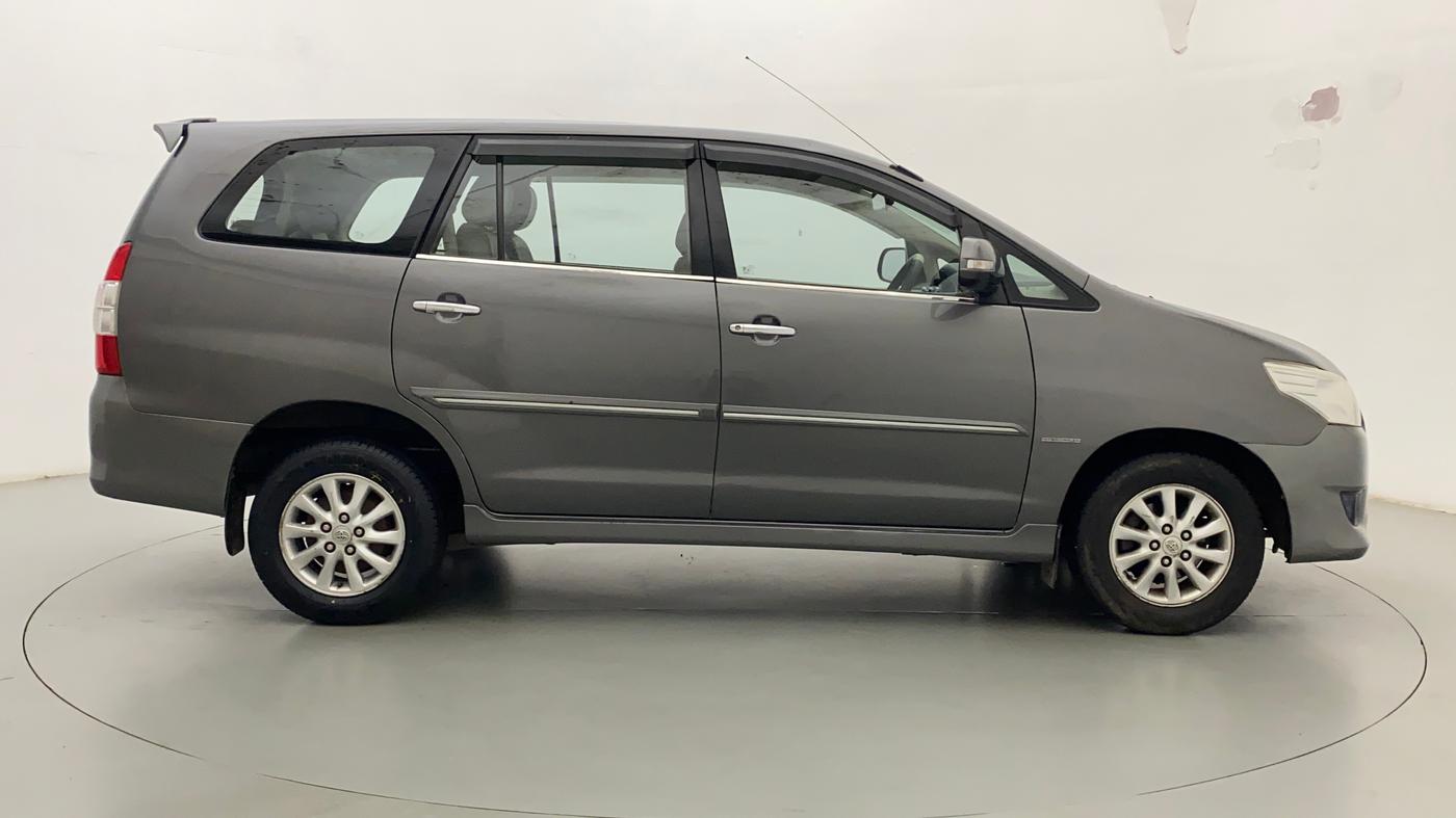 2013 Toyota Innova 2.5 VX 7 STR, Diesel, Manual, 79,391 km, Right Side