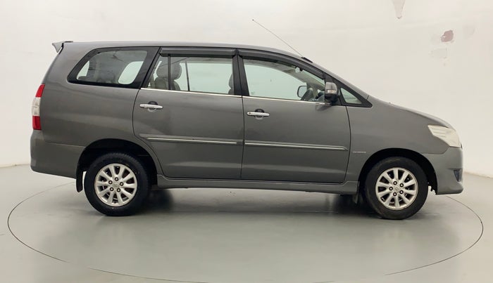 2013 Toyota Innova 2.5 VX 7 STR, Diesel, Manual, 79,391 km, Right Side