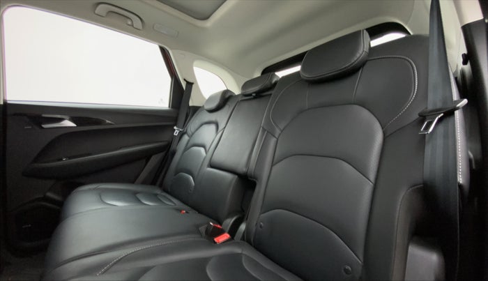 2020 MG HECTOR SHARP 2.0 DIESEL, Diesel, Manual, 44,583 km, Right Side Rear Door Cabin