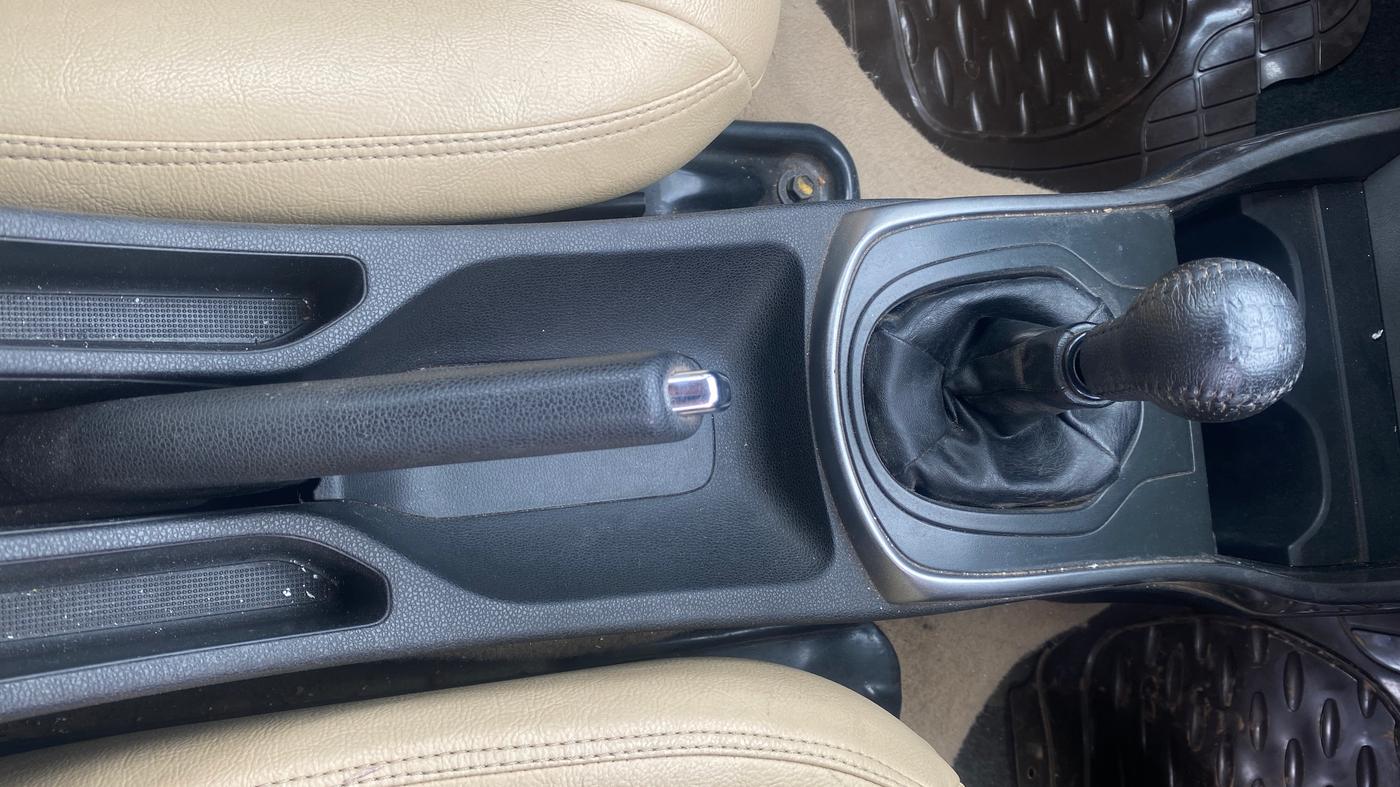 2015 Honda City 1.5L I-VTEC VX, Petrol, Manual, 1,19,166 km, Gear Lever