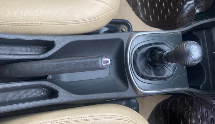 2015 Honda City 1.5L I-VTEC VX, Petrol, Manual, 1,19,166 km, Gear Lever