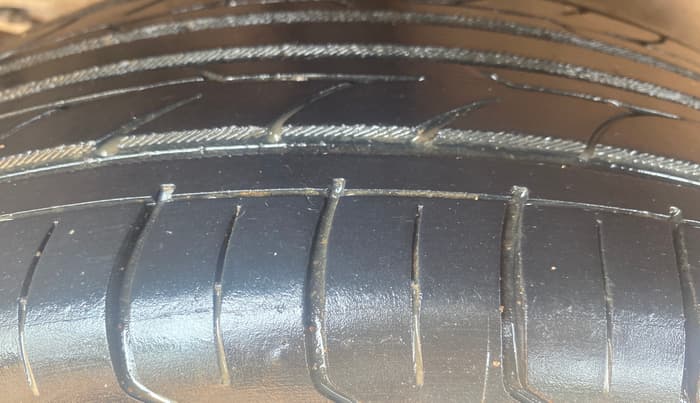 2015 Honda City 1.5L I-VTEC VX, Petrol, Manual, 1,19,166 km, Right Rear Tyre Tread