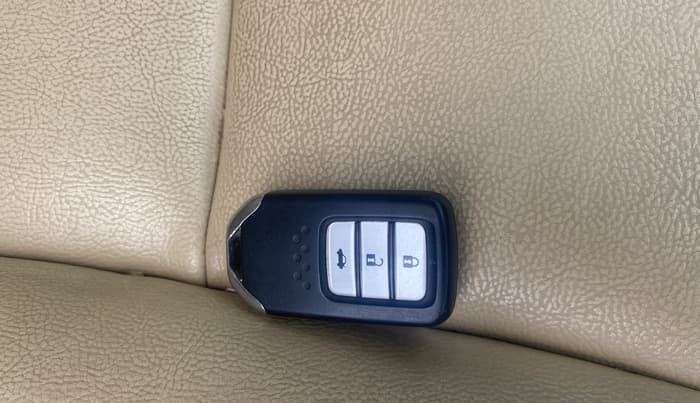 2015 Honda City 1.5L I-VTEC VX, Petrol, Manual, 1,19,166 km, Key Close Up