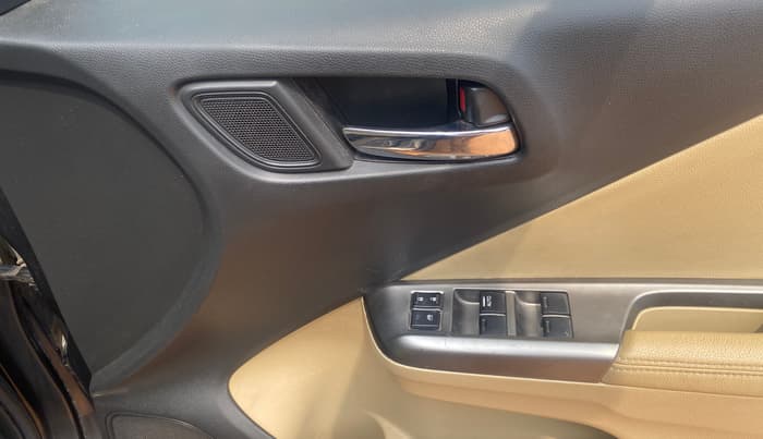 2015 Honda City 1.5L I-VTEC VX, Petrol, Manual, 1,19,166 km, Driver Side Door Panels Control