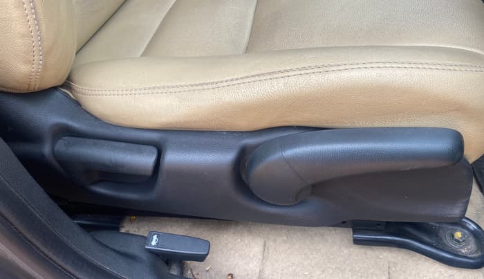 2015 Honda City 1.5L I-VTEC VX, Petrol, Manual, 1,19,166 km, Driver Side Adjustment Panel