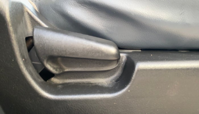 2013 Maruti Wagon R 1.0 LXI, Petrol, Manual, 63,071 km, Driver Side Adjustment Panel