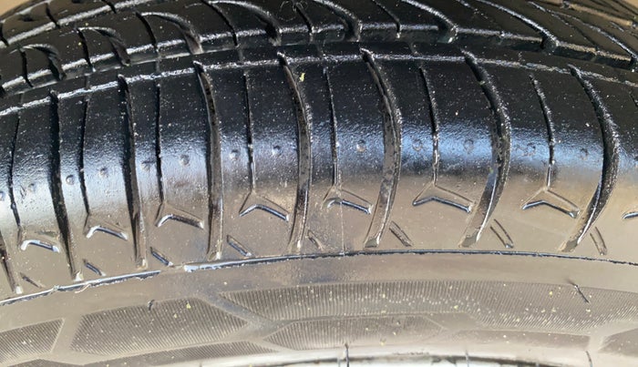 2013 Maruti Wagon R 1.0 LXI, Petrol, Manual, 63,071 km, Left Front Tyre Tread