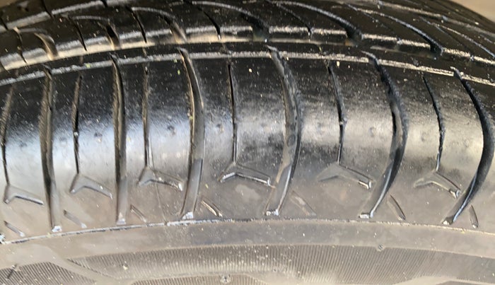 2013 Maruti Wagon R 1.0 LXI, Petrol, Manual, 63,071 km, Right Front Tyre Tread
