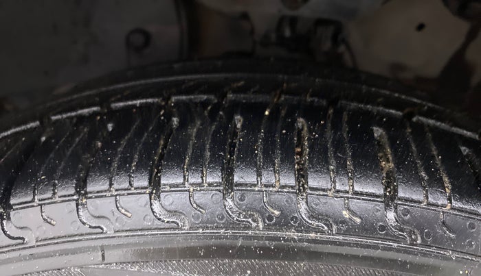 2015 Honda City 1.5L I-VTEC V MT, Petrol, Manual, 1,01,176 km, Left Front Tyre Tread