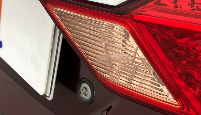 2015 Honda City 1.5L I-VTEC V MT, Petrol, Manual, 1,01,176 km, Right tail light - Minor damage