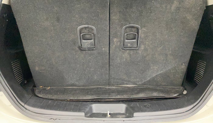 2020 Mahindra XUV500 W9, Diesel, Manual, 40,716 km, Boot Inside
