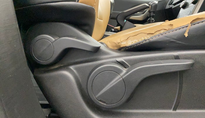 2020 Mahindra XUV500 W9, Diesel, Manual, 40,716 km, Driver Side Adjustment Panel