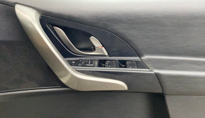 2020 Mahindra XUV500 W9, Diesel, Manual, 40,716 km, Driver Side Door Panels Control