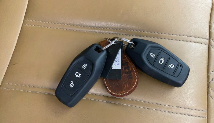 2020 Mahindra XUV500 W9, Diesel, Manual, 40,716 km, Key Close Up