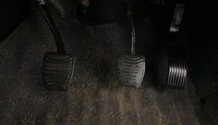2020 Mahindra XUV500 W9, Diesel, Manual, 40,716 km, Pedals