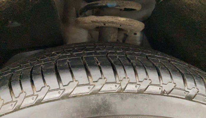 2020 Mahindra XUV500 W9, Diesel, Manual, 40,716 km, Left Front Tyre Tread