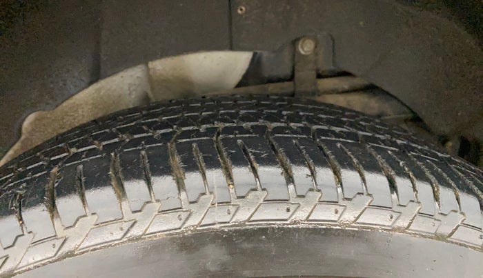 2020 Mahindra XUV500 W9, Diesel, Manual, 40,716 km, Left Rear Tyre Tread