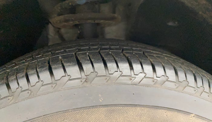 2020 Mahindra XUV500 W9, Diesel, Manual, 40,716 km, Right Front Tyre Tread