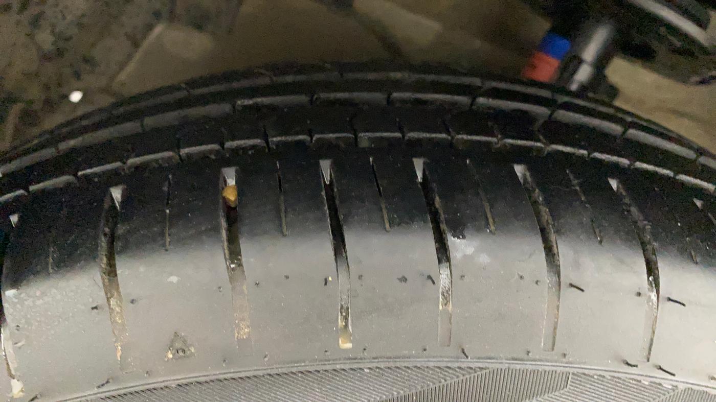 2017 Maruti Ciaz DELTA 1.4 MT PETROL, Petrol, Manual, 1,03,104 km, Left Front Tyre Tread