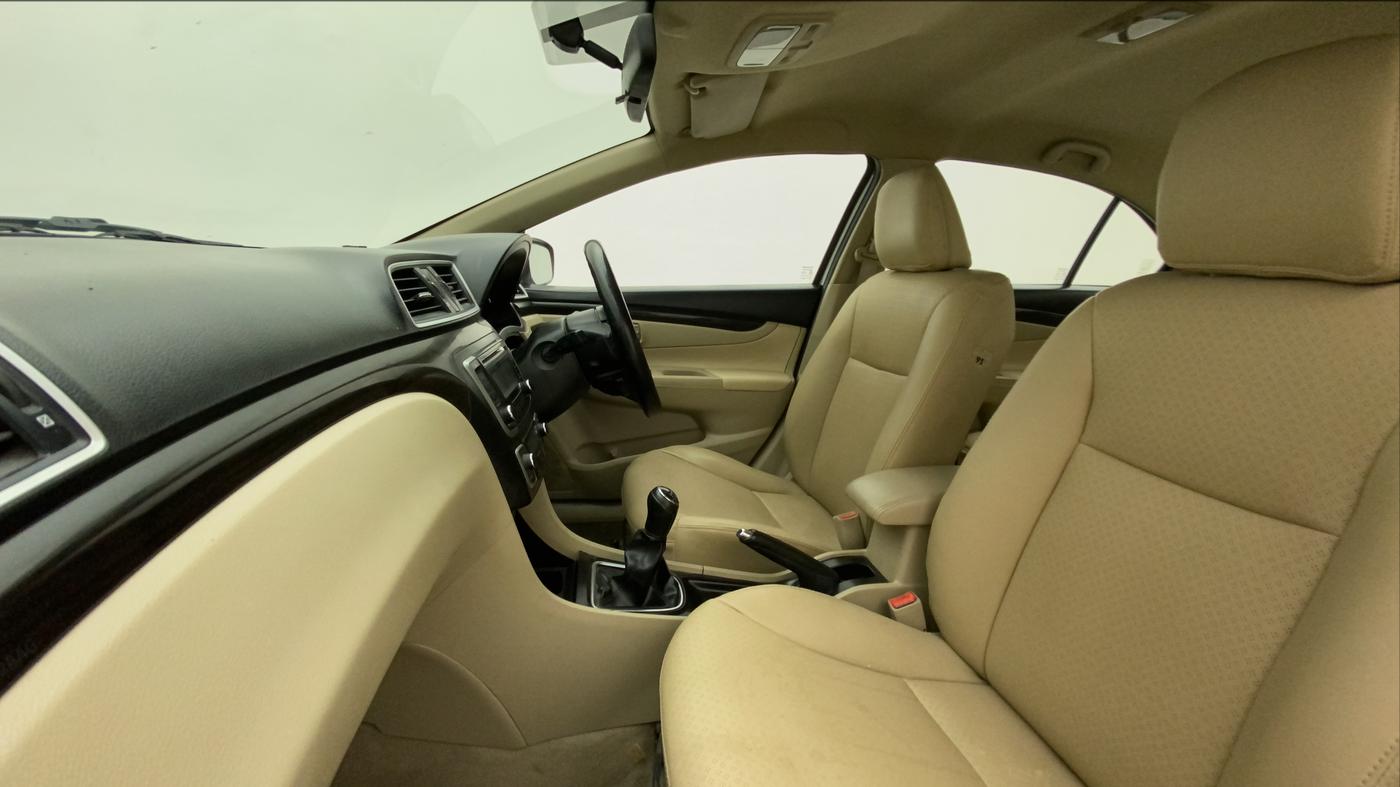 2017 Maruti Ciaz DELTA 1.4 MT PETROL, Petrol, Manual, 1,03,104 km, Right Side Front Door Cabin