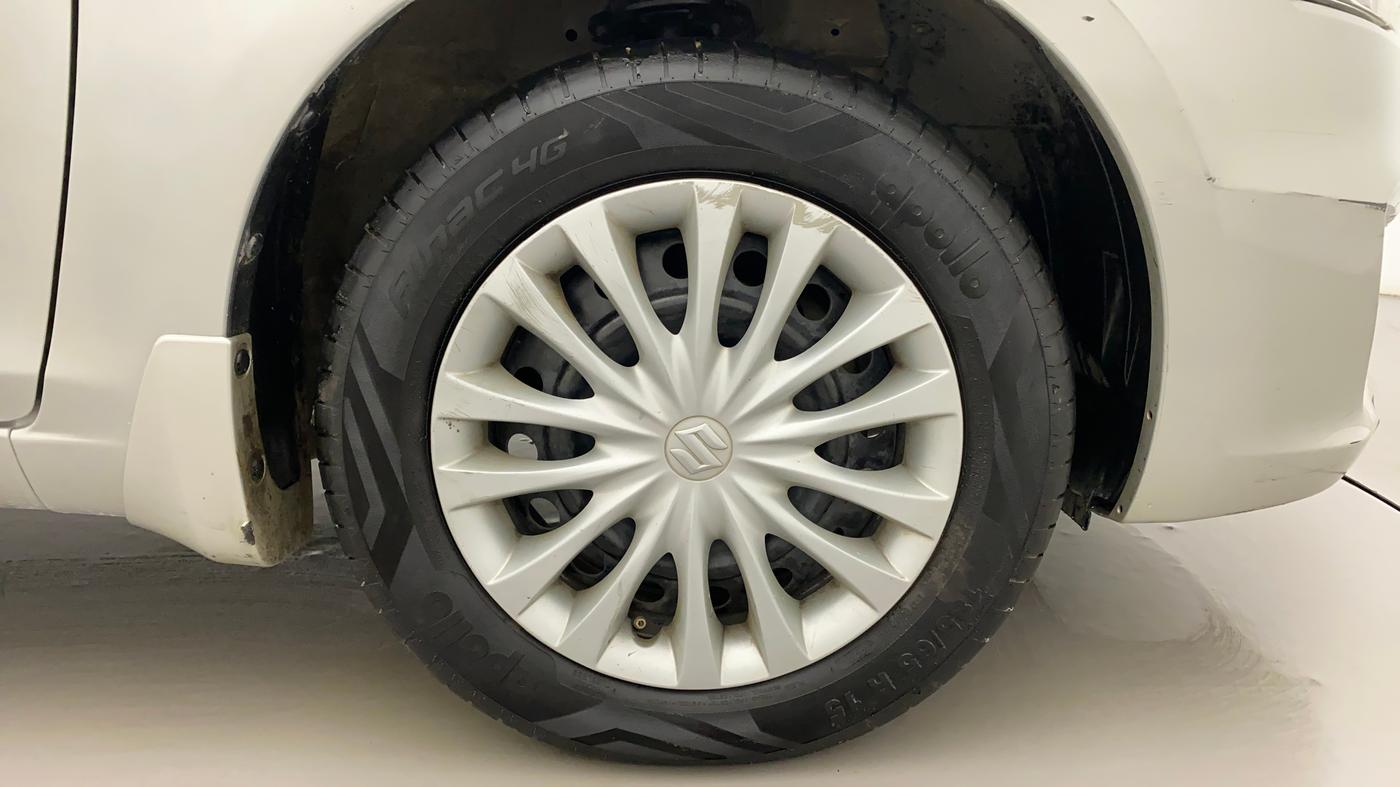 2017 Maruti Ciaz DELTA 1.4 MT PETROL, Petrol, Manual, 1,03,104 km, Right Front Wheel