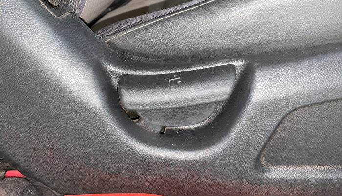 2015 Hyundai Elite i20 MAGNA 1.2, Petrol, Manual, 67,467 km, Driver Side Adjustment Panel