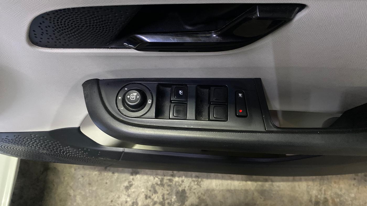 2021 Tata ALTROZ XT PETROL, Petrol, Manual, 12,147 km, Driver Side Door Panels Control