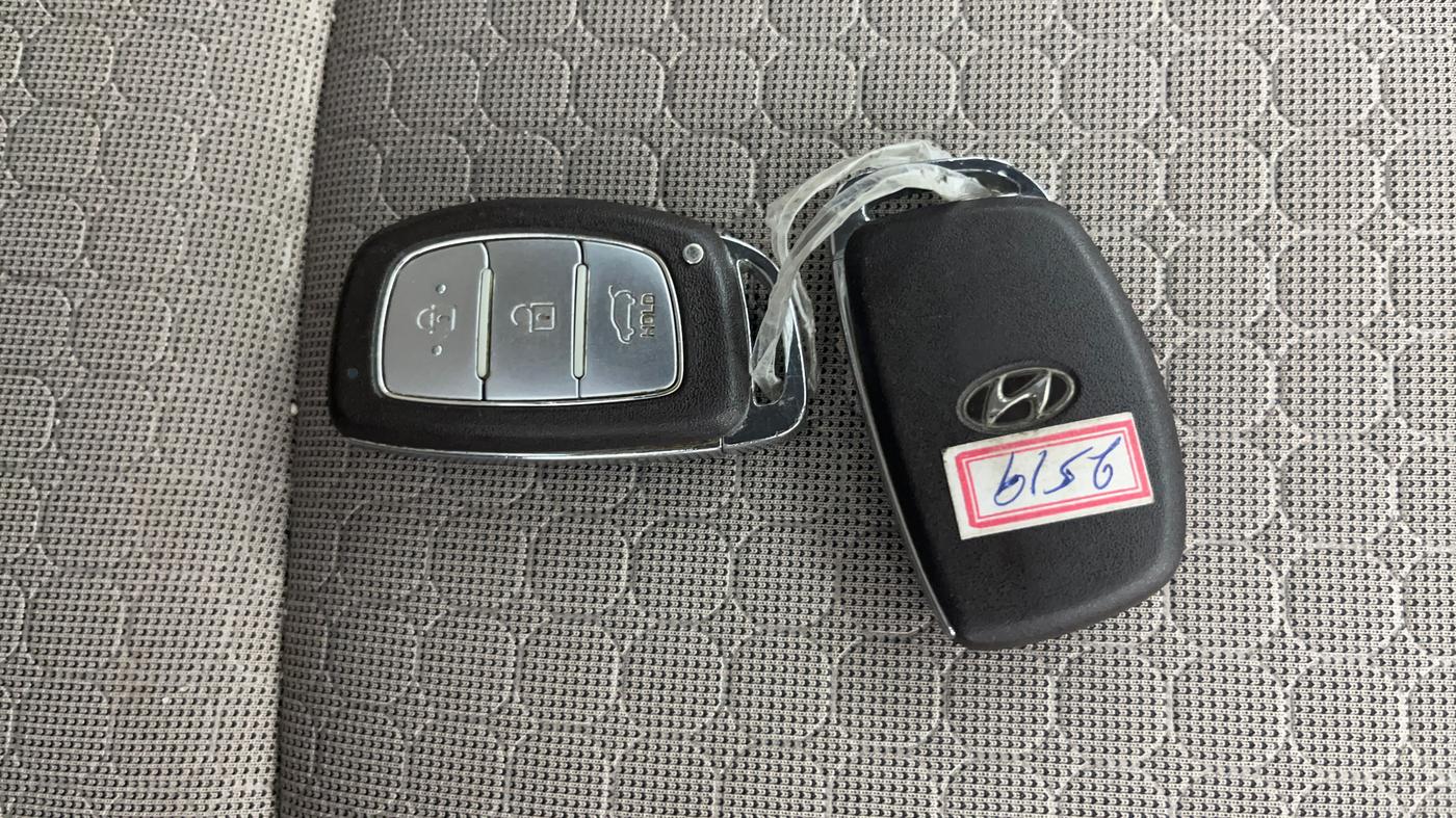 2016 Hyundai Elite i20 ASTA 1.2, Petrol, Manual, 1,02,226 km, Key Close Up