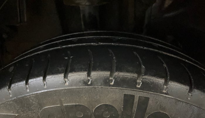2017 Tata Tiago XT PETROL, CNG, Manual, 93,663 km, Right Rear Tyre Tread