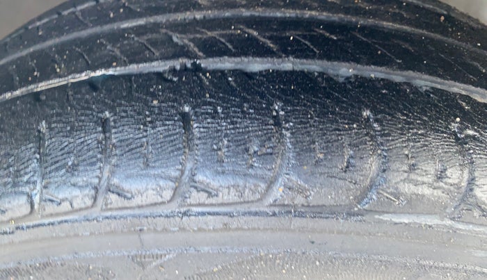 2014 Honda Brio S MT, Petrol, Manual, 67,523 km, Right Front Tyre Tread