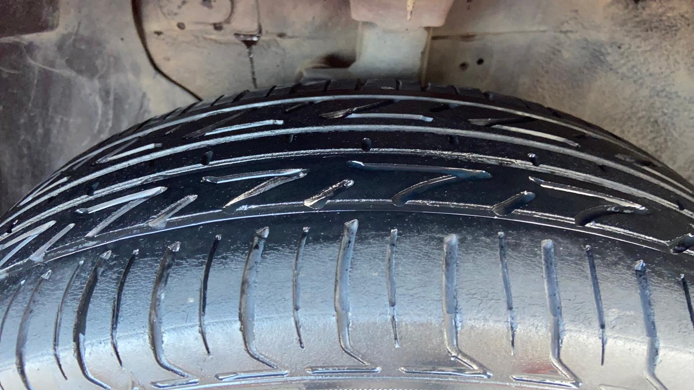 2016 Hyundai Elite i20 MAGNA 1.2, Petrol, Manual, 79,548 km, Left Front Tyre Tread