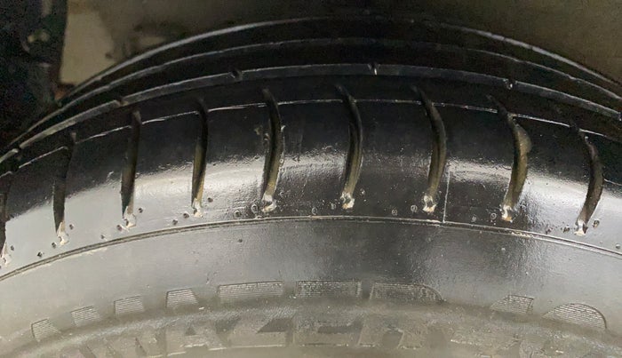 2016 Hyundai Grand i10 1.2 SPORTZ PRIME EDITION VTVT, Petrol, Manual, 80,892 km, Right Rear Tyre Tread