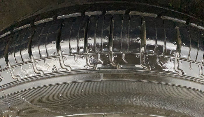 2016 Hyundai Grand i10 1.2 SPORTZ PRIME EDITION VTVT, Petrol, Manual, 80,892 km, Right Front Tyre Tread