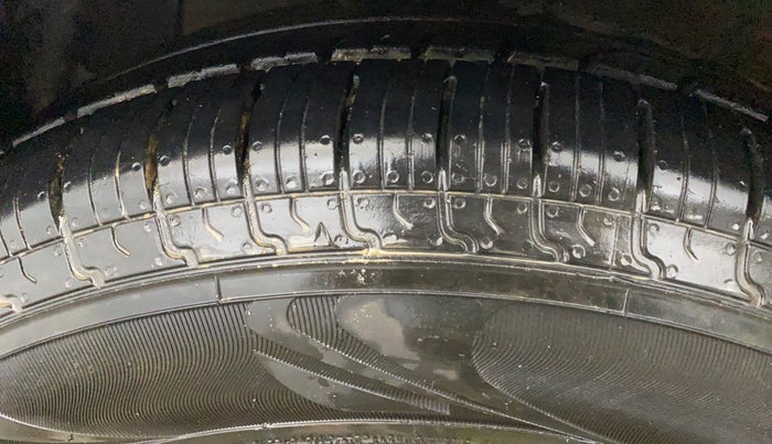 2016 Hyundai Grand i10 1.2 SPORTZ PRIME EDITION VTVT, Petrol, Manual, 80,892 km, Left Front Tyre Tread