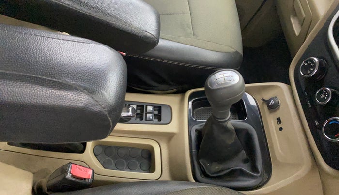 2015 Mahindra TUV300 T8, Diesel, Manual, 88,311 km, Gear Lever