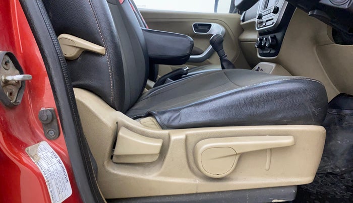 2015 Mahindra TUV300 T8, Diesel, Manual, 88,311 km, Driver Side Adjustment Panel