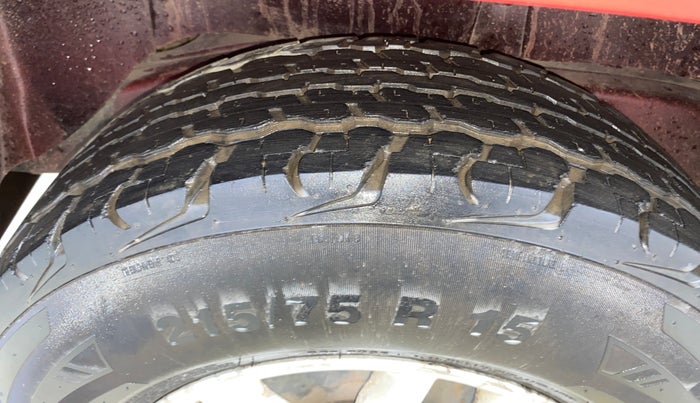 2015 Mahindra TUV300 T8, Diesel, Manual, 88,311 km, Right Rear Tyre Tread