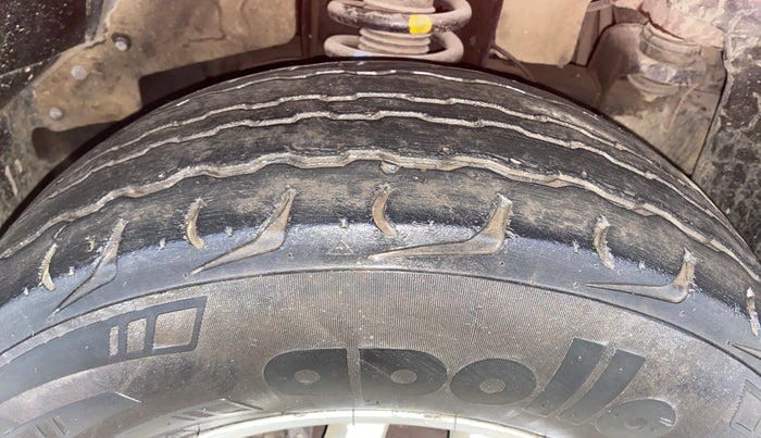 2015 Mahindra TUV300 T8, Diesel, Manual, 88,311 km, Right Front Tyre Tread