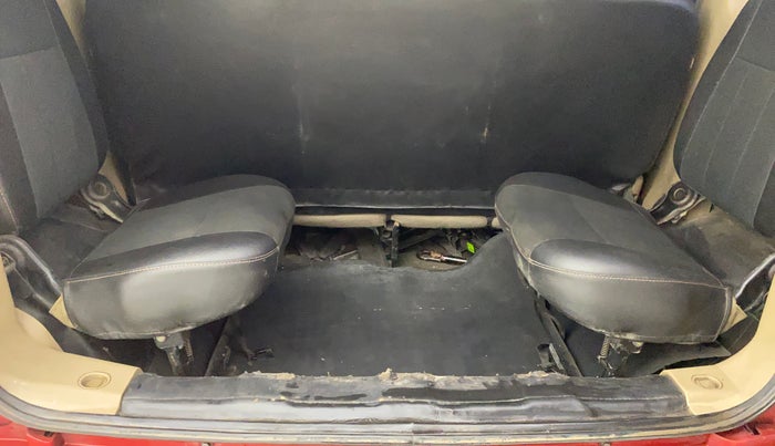 2015 Mahindra TUV300 T8, Diesel, Manual, 88,311 km, Boot Inside