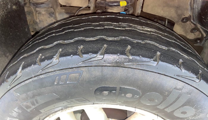 2015 Mahindra TUV300 T8, Diesel, Manual, 88,311 km, Left Front Tyre Tread