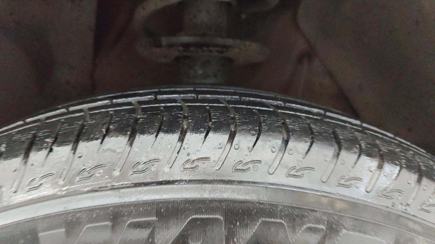 2024 Maruti BREZZA ZXI SMART HYBRID DUAL TONE, Petrol, Manual, 11,358 km, Right Front Tyre Tread