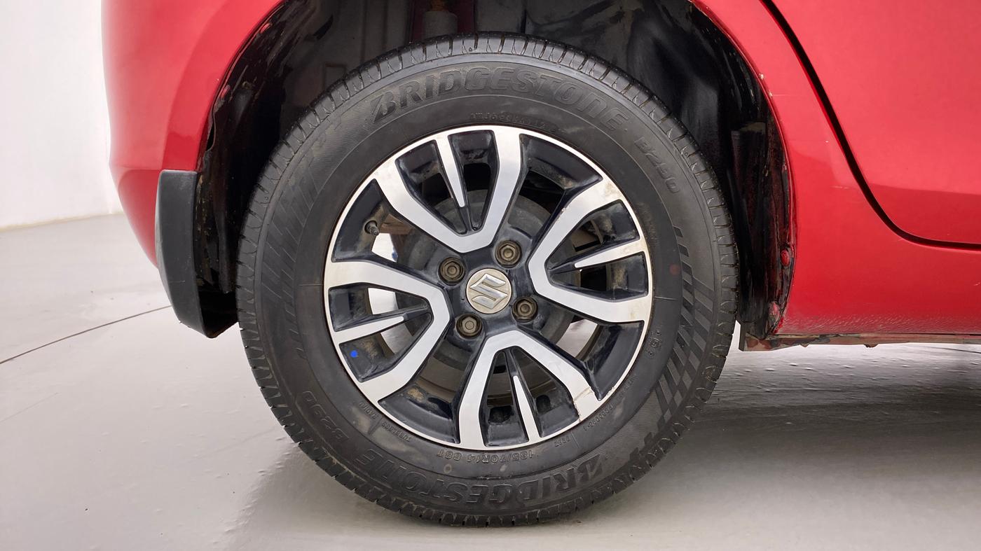 2015 Maruti Swift VXI, Petrol, Manual, 1,10,410 km, Right Rear Wheel