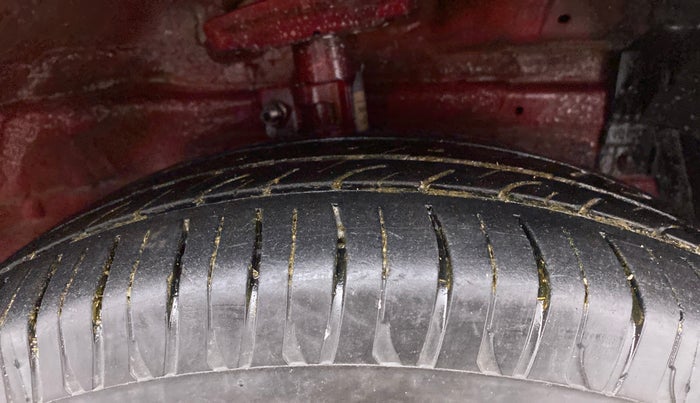 2015 Maruti Swift VXI, Petrol, Manual, 1,10,410 km, Right Front Tyre Tread