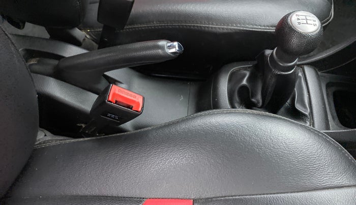 2015 Maruti Swift VXI, Petrol, Manual, 1,10,410 km, Gear Lever