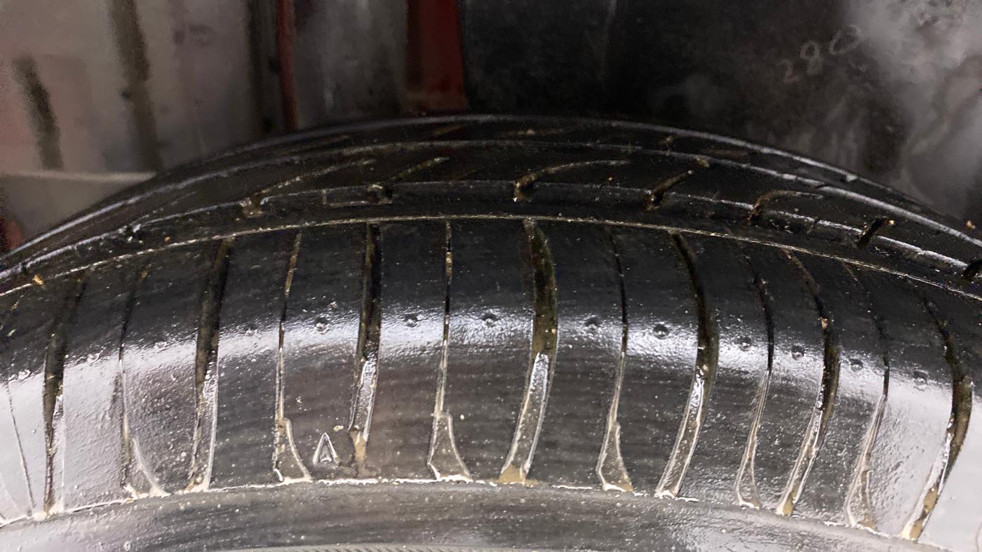 2015 Maruti Swift VXI, Petrol, Manual, 1,10,410 km, Right Rear Tyre Tread