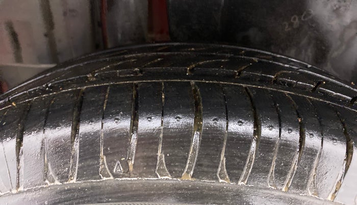 2015 Maruti Swift VXI, Petrol, Manual, 1,10,410 km, Right Rear Tyre Tread