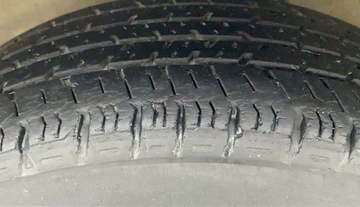 2013 Maruti Alto K10 LXI, Petrol, Manual, 30,711 km, Left Front Tyre Tread