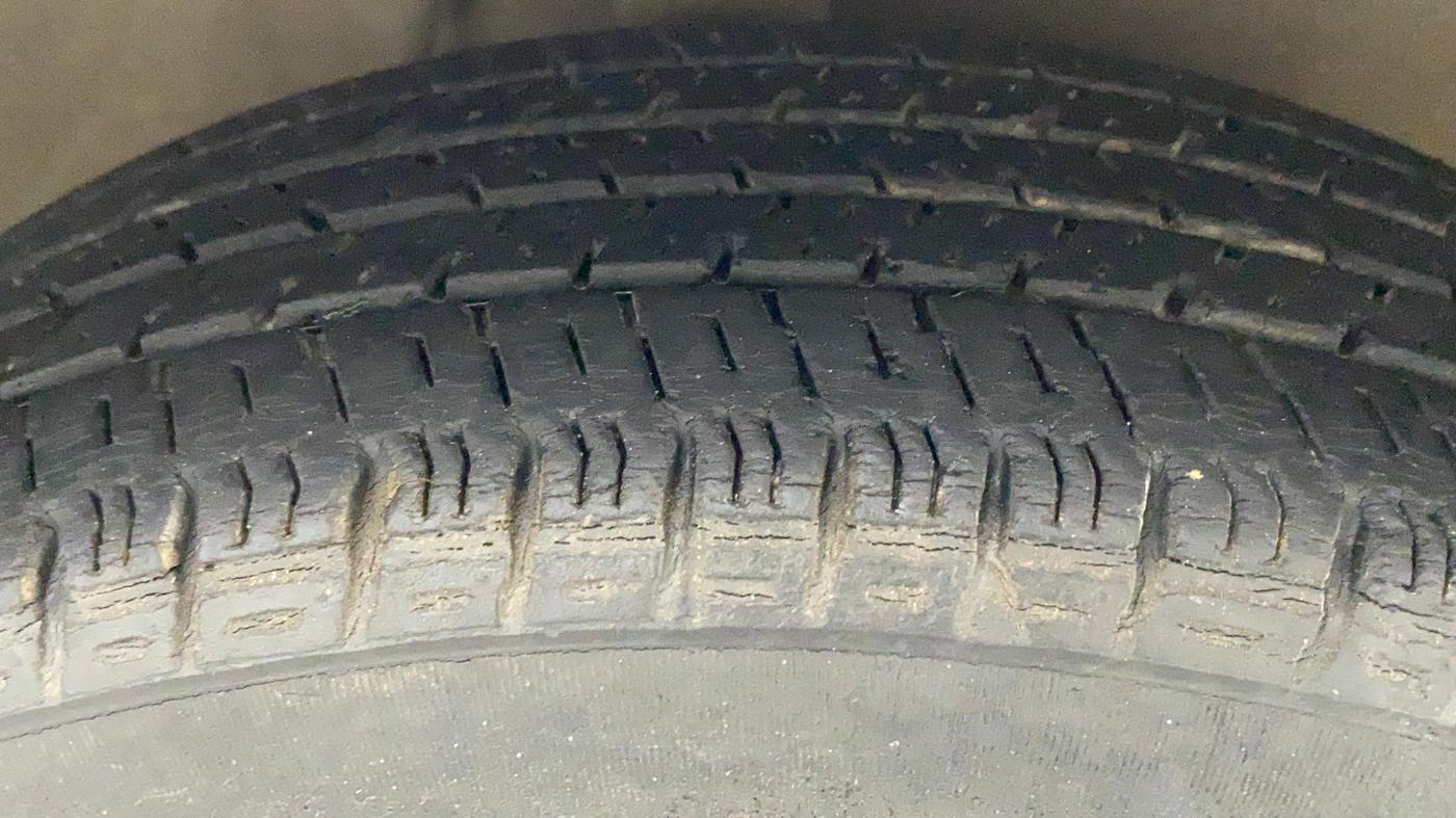 2013 Maruti Alto K10 LXI, Petrol, Manual, 30,711 km, Right Front Tyre Tread
